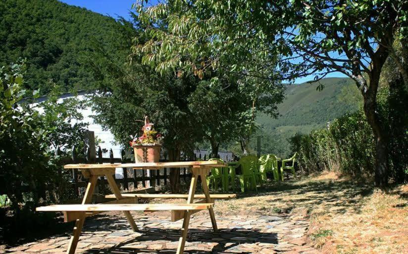 Casa Rural La Fuente Tejedo del Sil Bagian luar foto